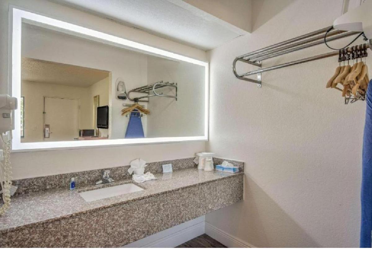 Rodeway Inn Port Richey North Zewnętrze zdjęcie